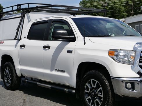 Used 2016 Toyota Tundra SR5 w/ TRD Off Road Package AWD/4WD image 44