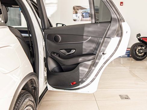 Used 2022 Mercedes-Benz GLC 300 GLC 300 image 38