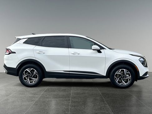 Used 2023 Kia Sportage LX image 9