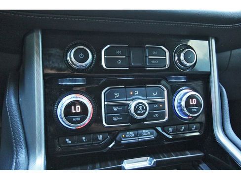 Used 2021 GMC Yukon Denali w/ Denali Premium Package image 25