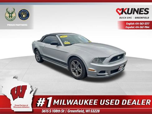 Used 2013 Ford Mustang Convertible RWD image 1