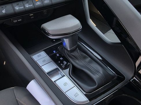 Used 2025 Hyundai Elantra SEL FWD image 17