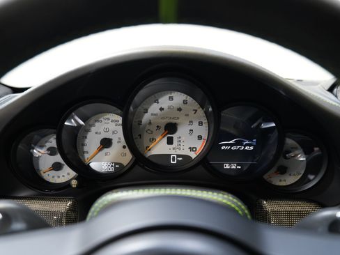 Used 2019 Porsche 911 GT3 RS RWD image 37