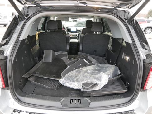 Certified 2023 Ford Explorer XLT w/ Equipment Group 202A image 18