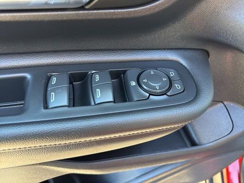 Used 2023 GMC Terrain SLE w/ Driver Convenience Package image 9