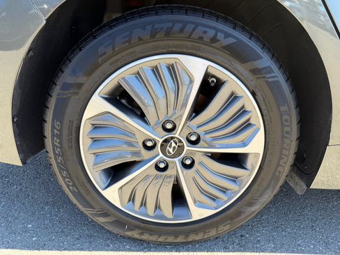 Used 2022 Hyundai Ioniq SE FWD image 51
