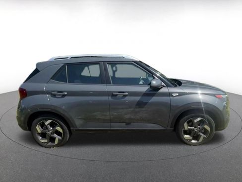 Used 2025 Hyundai Venue SEL FWD image 15