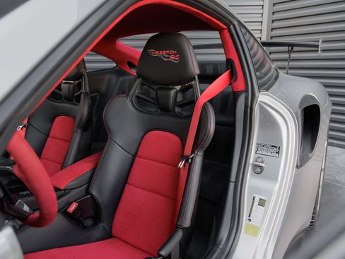 Certified 2019 Porsche 911 GT2 RS RWD image 5