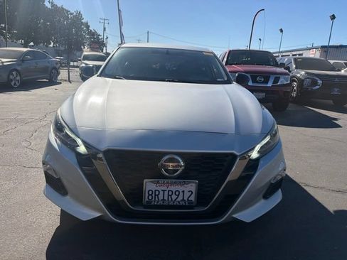Used 2019 Nissan Altima 2.5 SR FWD image 2
