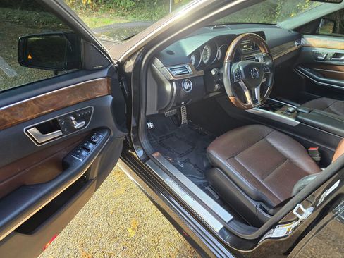 Used 2014 Mercedes-Benz E 550 4MATIC Sedan image 18