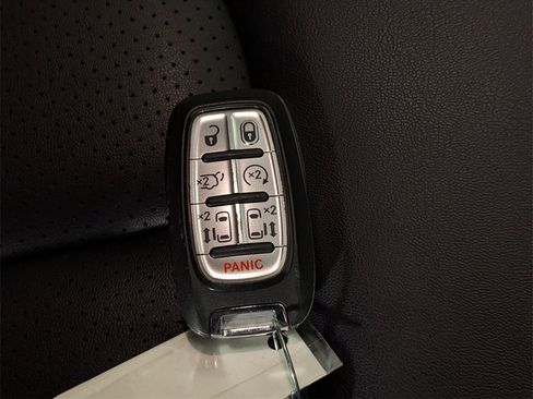 Used 2024 Chrysler Pacifica Touring-L image 33