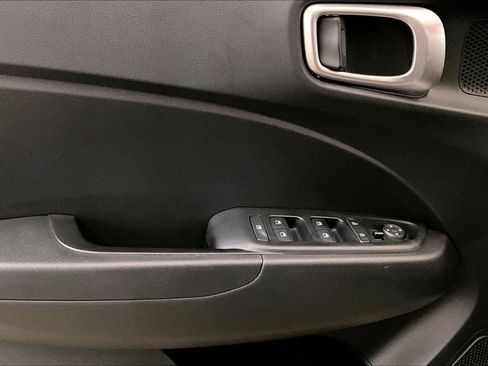 Used 2024 Hyundai Venue SEL image 22