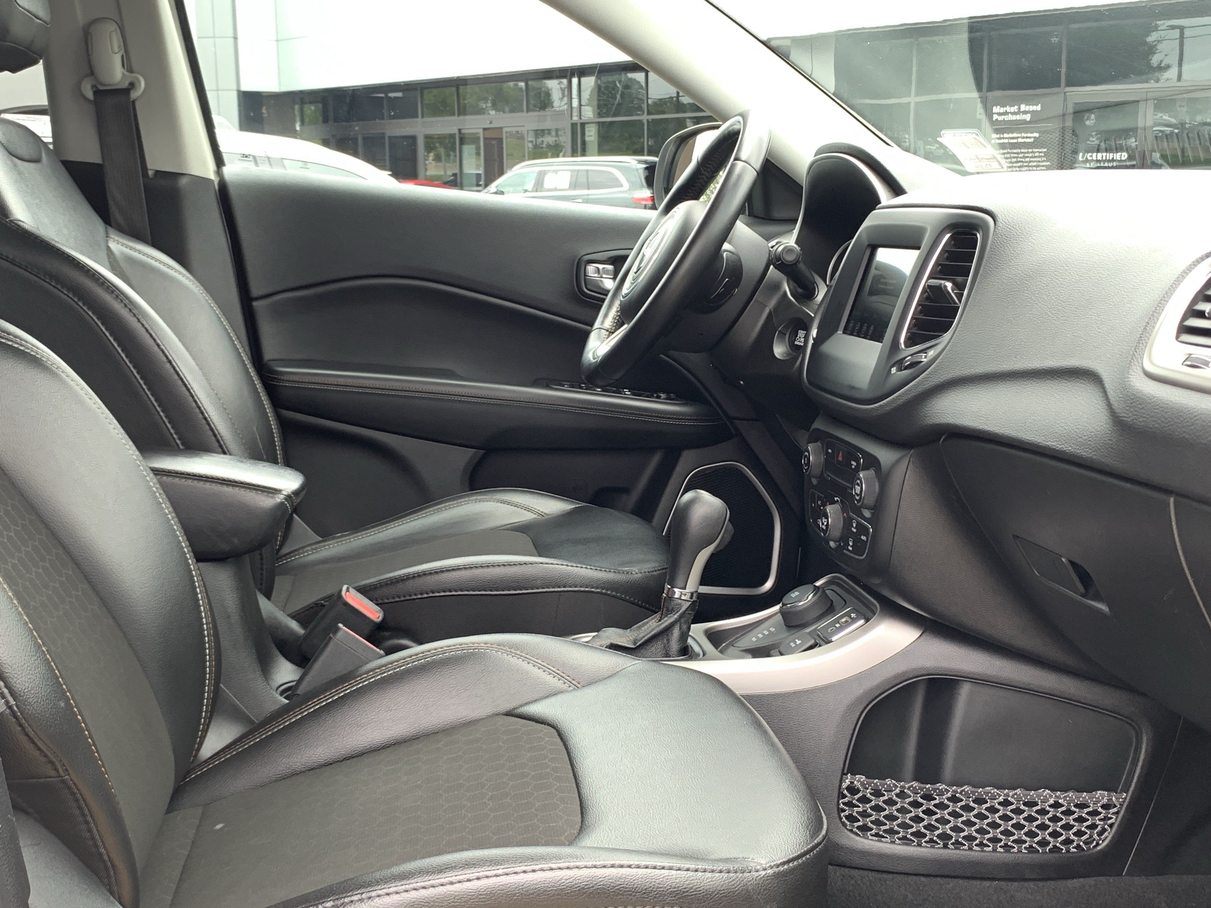 Used 2020 Jeep Compass Latitude AWD/4WD image 33