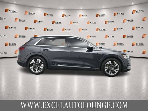 Used 2022 Audi e-tron Premium AWD/4WD image 6