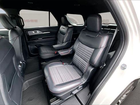 Used 2025 Ford Explorer ST-Line image 13