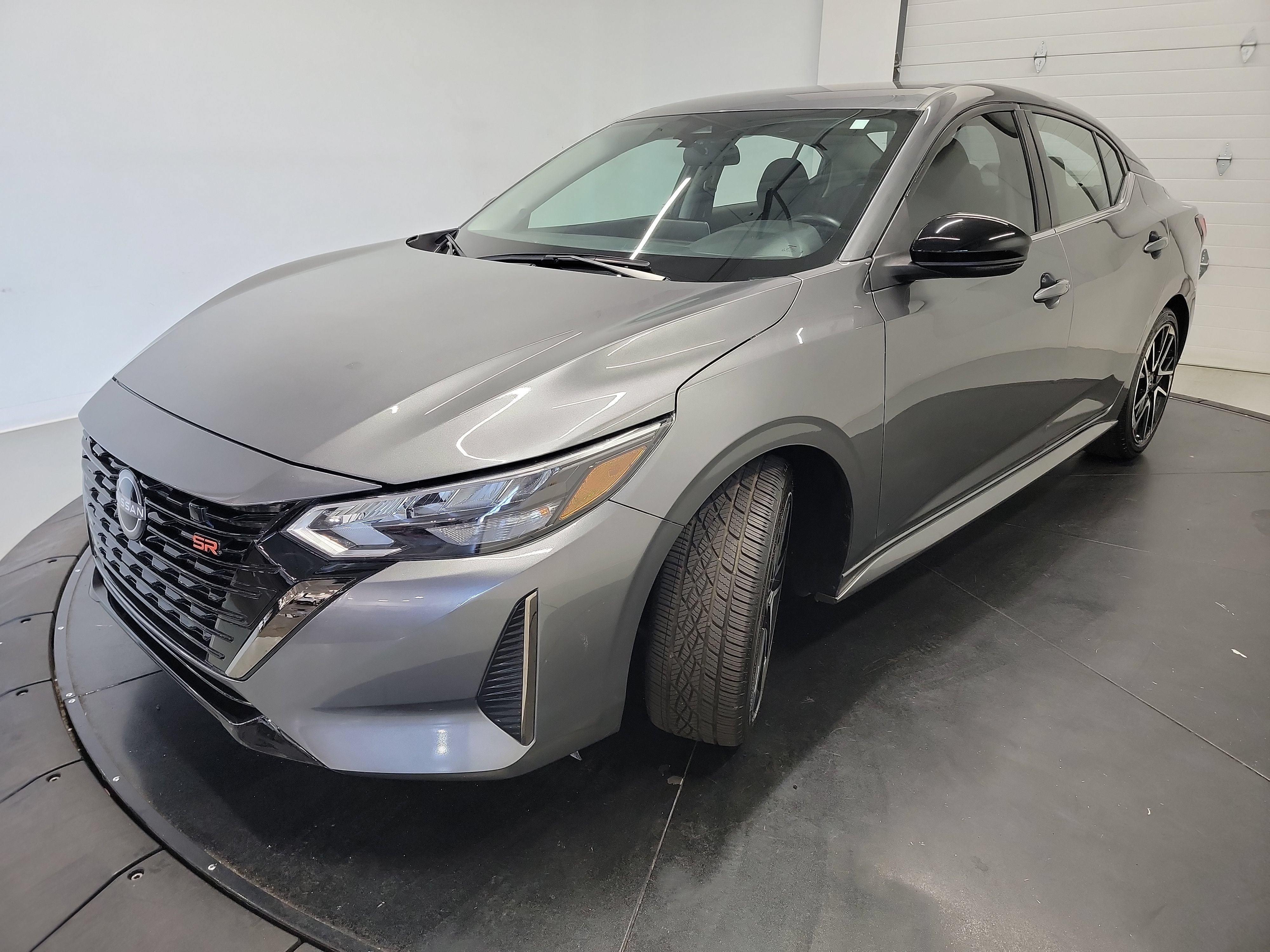 Used 2025 Nissan Sentra SR FWD image 3
