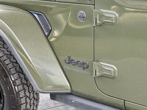 Used 2022 Jeep Gladiator Sport AWD/4WD image 5
