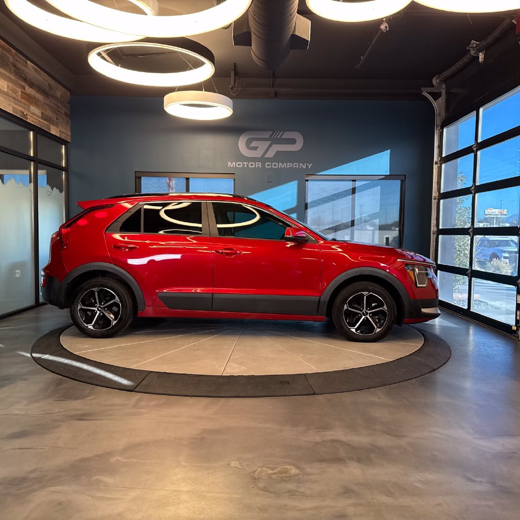 Used 2024 Kia Niro EX FWD image 2