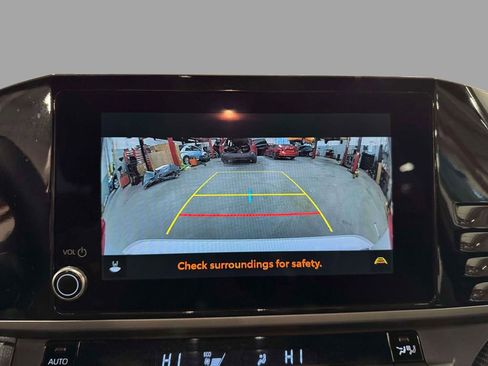 Used 2025 Toyota Camry SE image 27