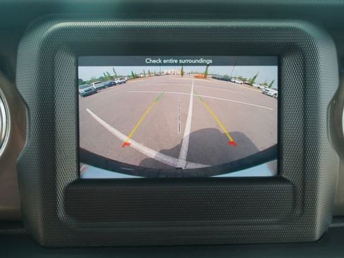 Used 2021 Jeep Wrangler Unlimited Sahara w/ LED Lighting Group AWD/4WD image 28