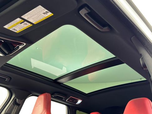 Used 2019 Land Rover Range Rover Sport SVR image 12