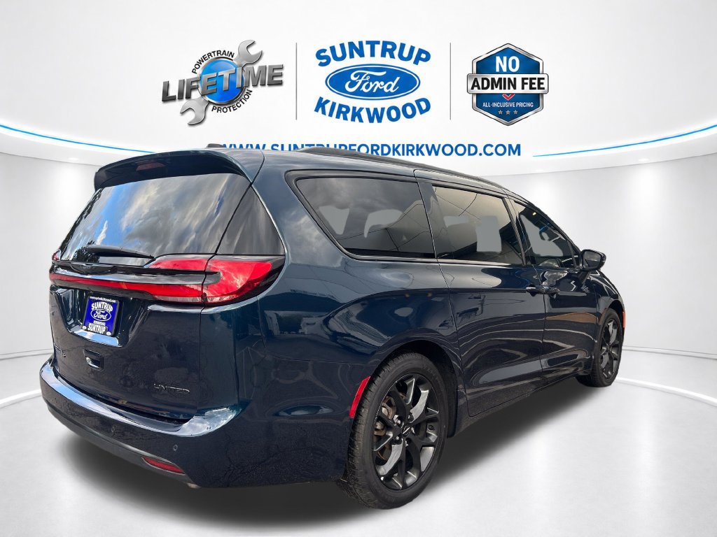 Used 2025 Chrysler Pacifica Limited FWD image 6