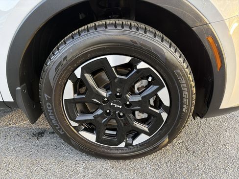 Used 2025 Kia Sorento S image 11