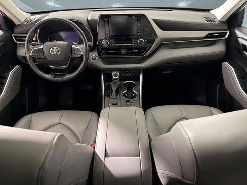 Used 2021 Toyota Highlander XLE FWD image 15