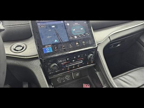 Used 2024 Jeep Grand Cherokee L Limited w/ Luxury Tech Group II AWD/4WD image 16