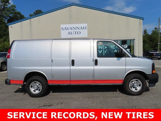 Used 2017 Chevrolet Express 2500 RWD image 2