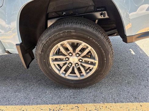 Used 2025 Chevrolet Colorado LT image 4