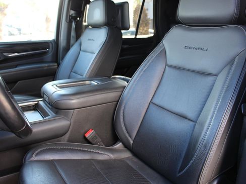 Used 2021 GMC Yukon Denali w/ Advanced Technology Package image 17