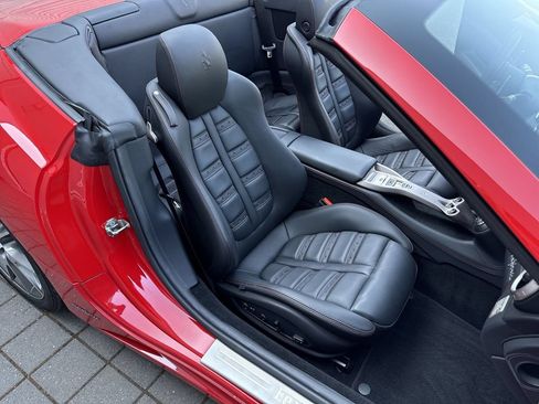 Used 2010 Ferrari California RWD image 24
