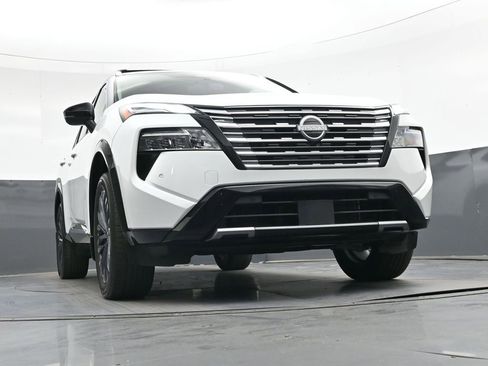 Used 2025 Nissan Rogue Platinum w/ Platinum Premium Package AWD/4WD image 46