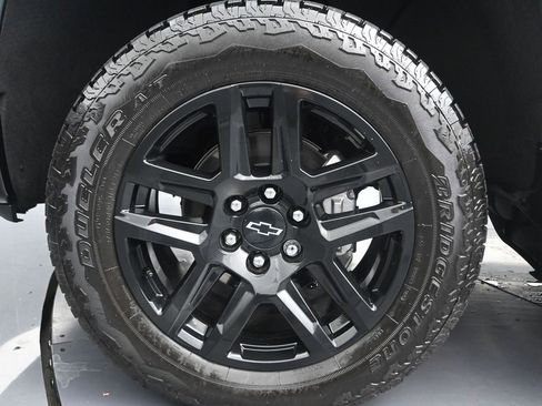 Used 2025 Chevrolet Silverado 1500 LT Trail Boss w/ Convenience Package II AWD/4WD image 10