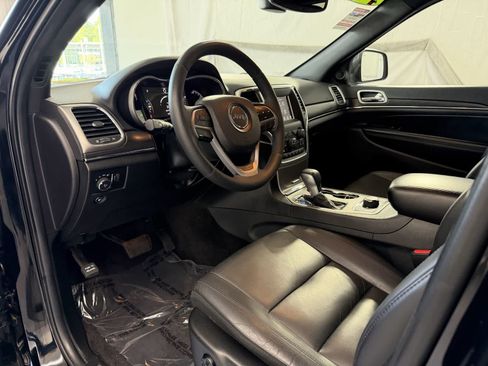 Used 2018 Jeep Grand Cherokee Limited AWD/4WD image 8