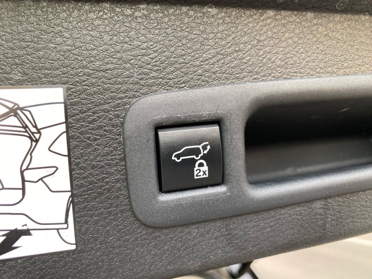 Used 2024 Toyota Sienna XLE FWD image 14