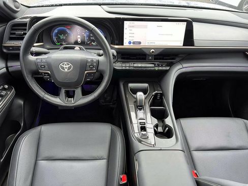 Used 2025 Toyota Crown Limited w/ Advanced Technology Package image 11
