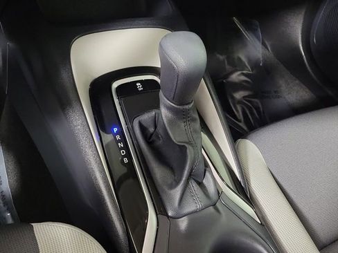 Used 2025 Toyota Corolla LE image 30