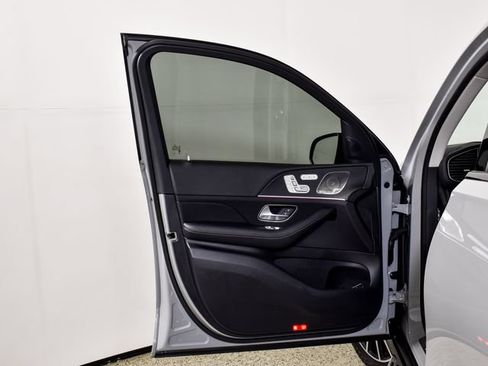 Certified 2025 Mercedes-Benz GLS 580 4MATIC image 17