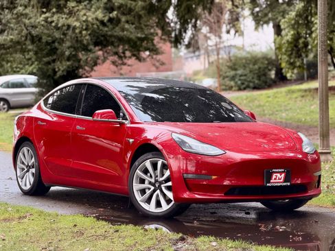 Used 2018 Tesla Model 3 Mid Range image 2