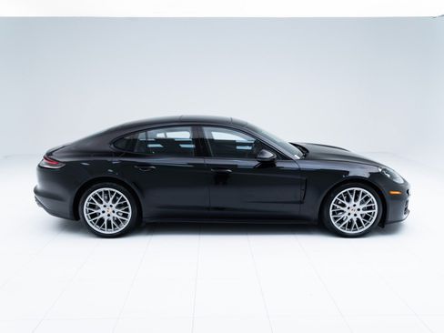 Certified 2022 Porsche Panamera image 6