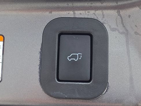 Used 2020 Toyota Sienna XLE Premium FWD image 18