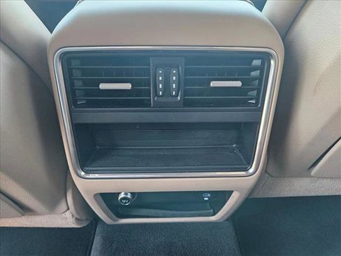 Used 2020 Porsche Cayenne image 17