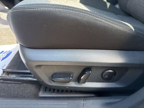 Used 2023 Nissan Rogue SV image 12