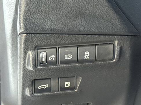 Used 2024 Toyota Corolla Cross AWD Hybrid w/ Convenience Package image 23