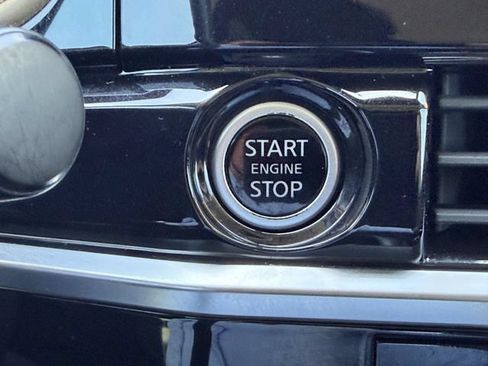 Used 2022 Nissan Pathfinder SL FWD image 36