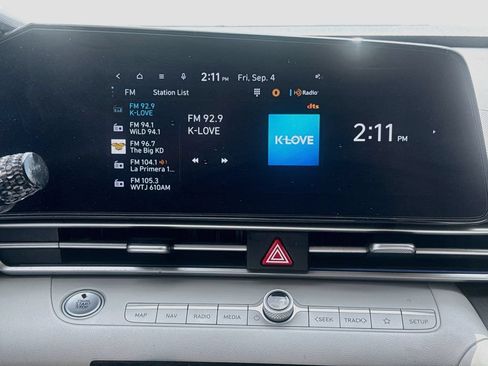 Used 2022 Hyundai Elantra Limited FWD image 16