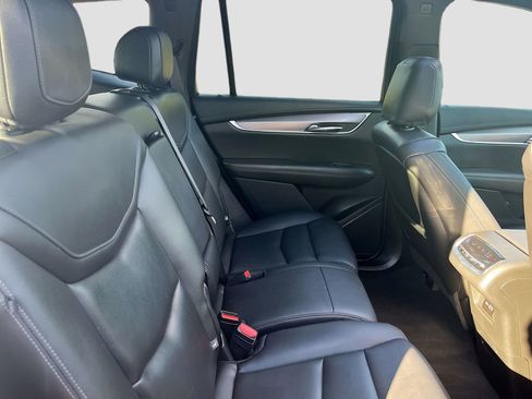 Used 2025 Cadillac XT6 Luxury w/ LPO, Floor Liner Package image 29