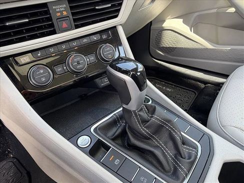 Used 2023 Volkswagen Jetta SE FWD image 20